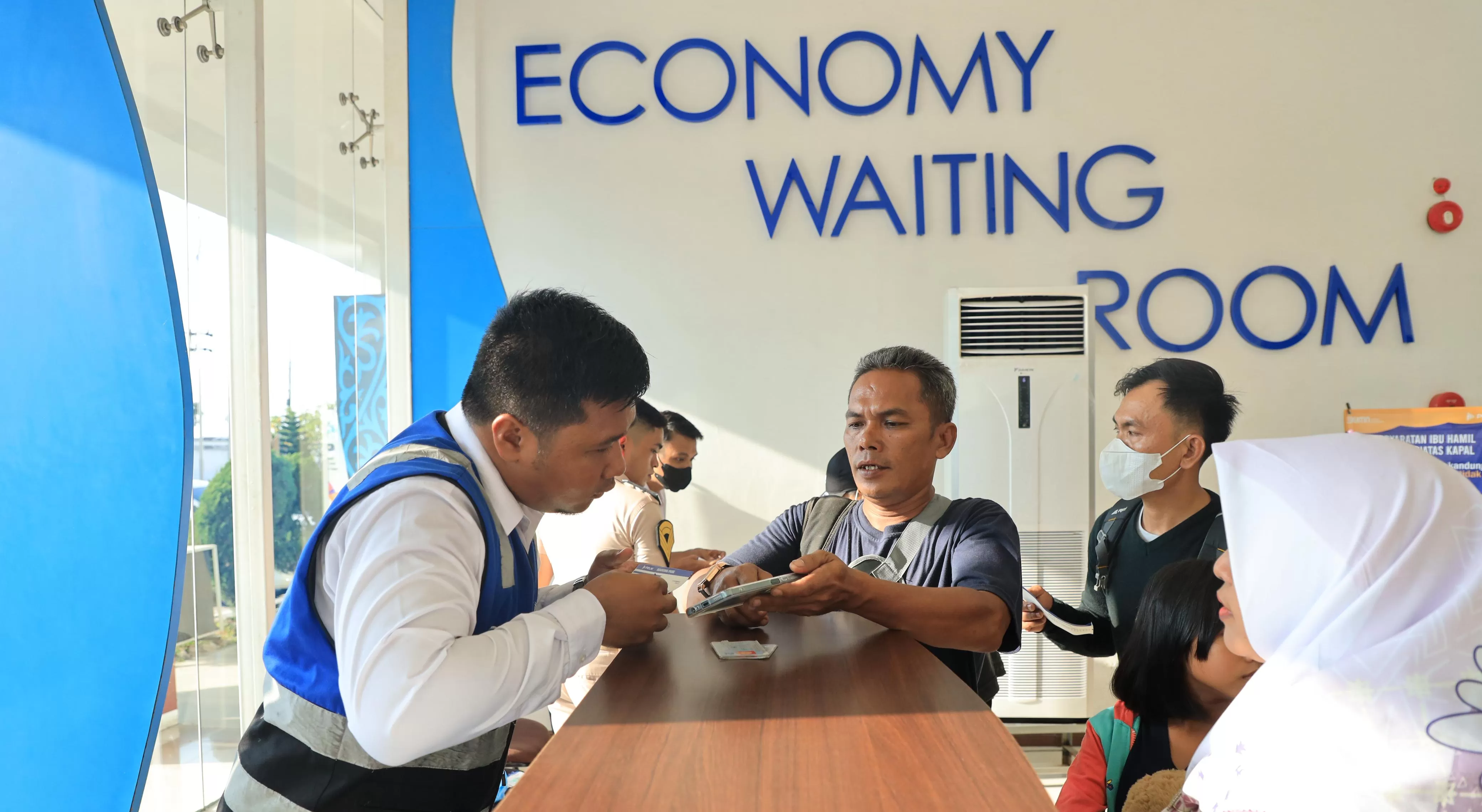 PELNI terus mengawal arus balik Lebaran. Sebanyak 153 ribu penumpang sudah diberangkatkan, dengan puncak diperkirakan segera tiba.