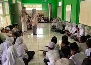 Mahasiswa KKN IAI Al Azhary Cianjur Dorong Motivasi Belajar Anak TPA di Mekarwangi