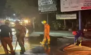 Bisa Membahayakan Penguna Jalan, Bupati Karimun Gerak Cepat Bersihkan Jalan Berpasir dan Kerikil