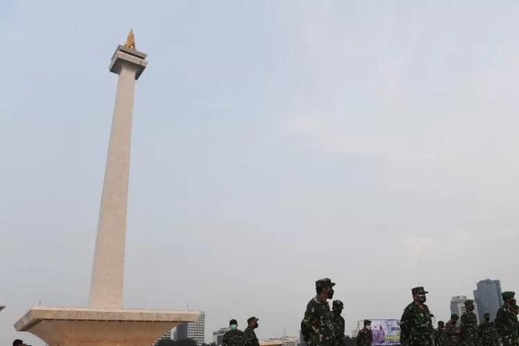 Kawasan Monas sempat digenangi banjir, netizen sebut parkir air