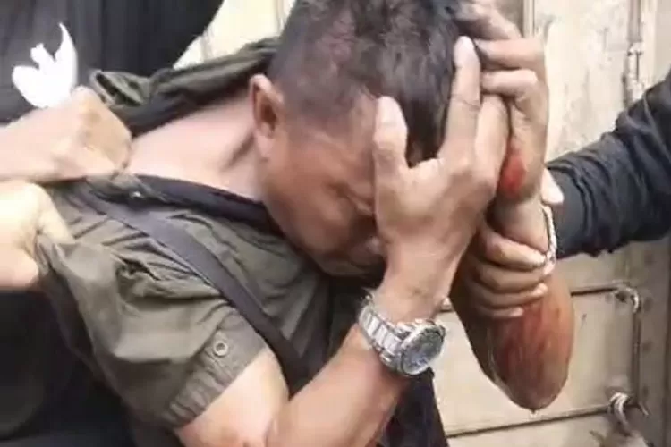 Emosi massa tak terbendung sedari pagi. Warga menyebut eksekusi yang dilakukan Pengadilan Negeri Medan bersama aparat keamanan itu tidak berperikemanusiaan dan sarat intrik.