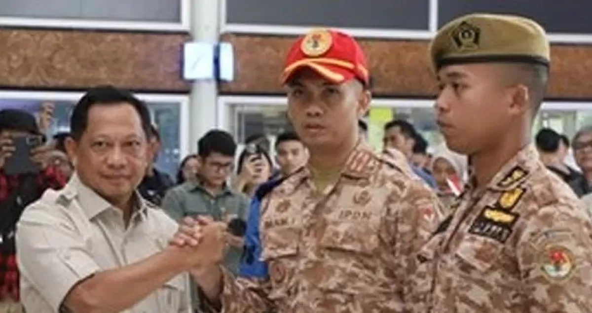 Mendagri Tito Karnavian saat melepas kloter pertama 413 orang praja ke Aceh Tamiang./tangkapan layar video