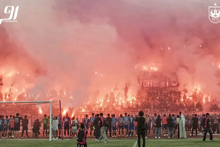 Phnom Penh Crown FC a X: 