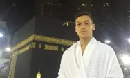 Ucapan Ramadhan Mubarak dari Mesut Ozil di Depan Ka'bah