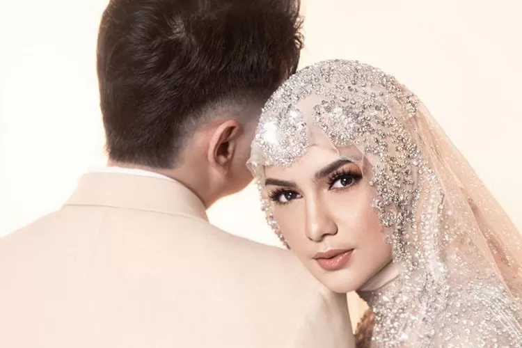 Irish Bella pamer foto mesra bersama seorang pria misterius, ternyata ini  sosoknya! - Hops ID