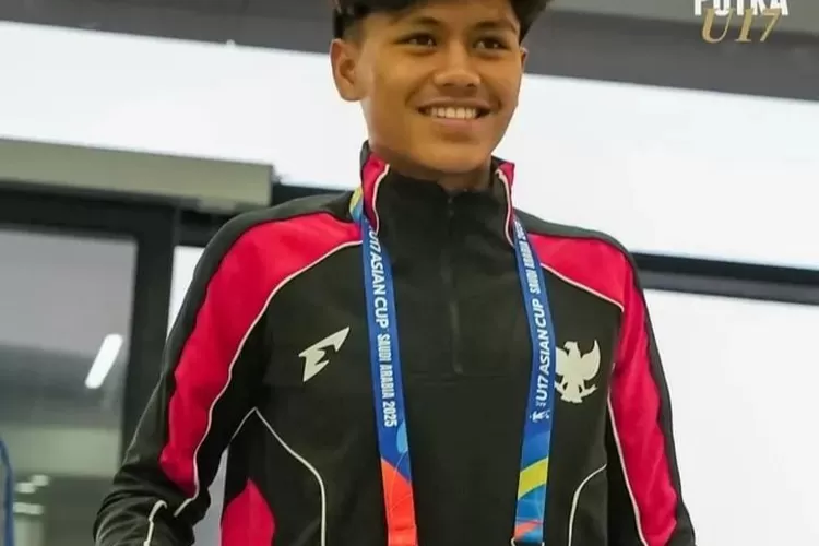 Atlit Sepak Bola U-17 Rafi Rasyiq kelas X -12 SMATER SMAN 15 Bandung (GoraJuara.com/dok AKSI)