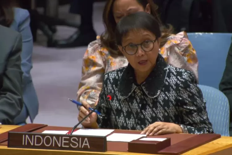 Tangkapan layar Menteri Luar Negeri Retno Marsudi ketika menyampaikan pernyataan Indonesia dalam debat terbuka Dewan Keamanan PBB di New York, AS, pada Rabu (23/1/2024).  (ANTARA/Yashinta Difa)