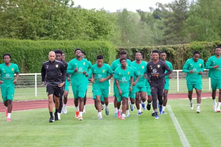 Skuad Timnas Guinea U-23 sedang berlatih di Paris jelang laga melawan Timnas Indonesia U-23 di babak playoff Piala Asia U-23.  (Guinee Foot )