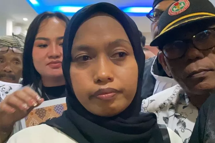 Guru Honorer SDN 4 Baito Supriyani usai menjalani sidang perdana di PN Andoolo. (ANTARA/La Ode Muh Deden Saputra)