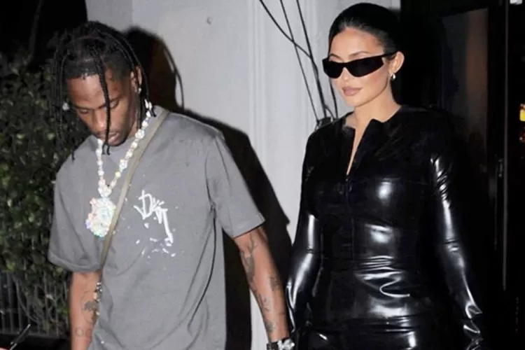 Di Tengah Rumor Putus Dengan Kylie Jenner, Wajah Murung Travis Scott ...