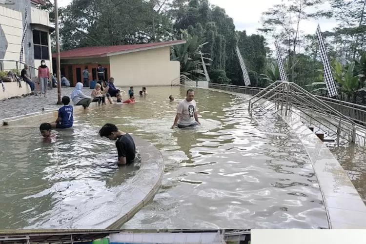 Rekomendasi Pemandian Air Panas Buat Kamu Yang Datang Ke Java Balloon Attraction Di Kalianget