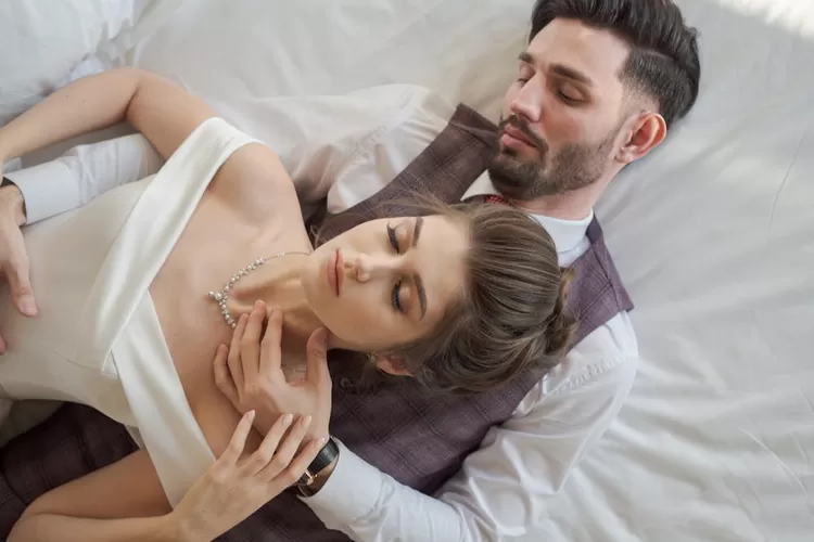 Ilustrasi ramalan cinta zodiak Sagitarius dan Capricorn Kamis 11 April 2024 carilah waktu untuk istirahat (Ilustrasi - pexels/Maksim Veter)