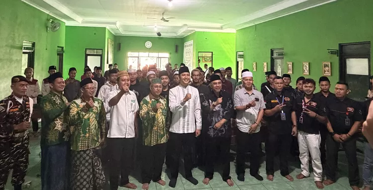 Foto bersama Pelatihan pangkas rambut RMI PCNU Cianjur