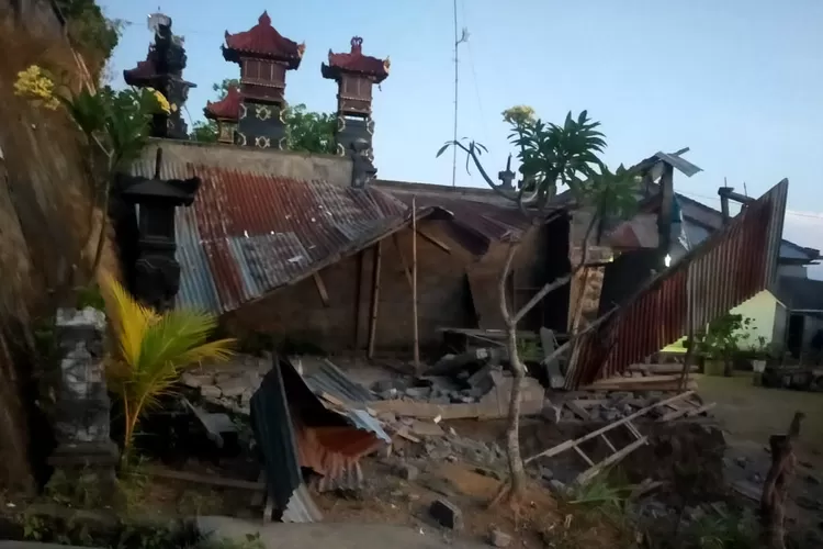 Bali diguncang gempa 4,9 MMI dengan 5 kali gempa susulan. Sejumlah bangunan rusak ringan, tidak ada korban jiwa. (Humas BNPB / HukamaNews.com)