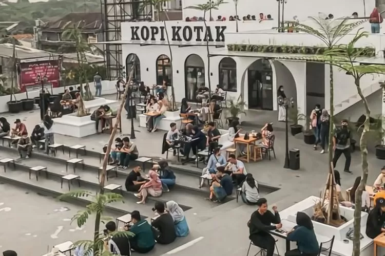 Kopi Kotak, salah satu tempat nongkrong di Depok yang kece. (hargamenu.com)