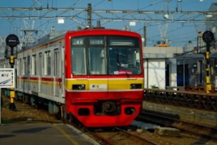 Foto ilustrasi transportasi umum - ASN Jakarta wajib pakai transum di hari Rabu. (Unsplash/mahardika_amadeus)