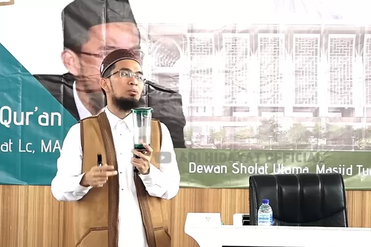 Gelar Haji Menurut Ustaz Adi Hidayat (Tangkapan Layar YouTube Adi Hidayat Official)