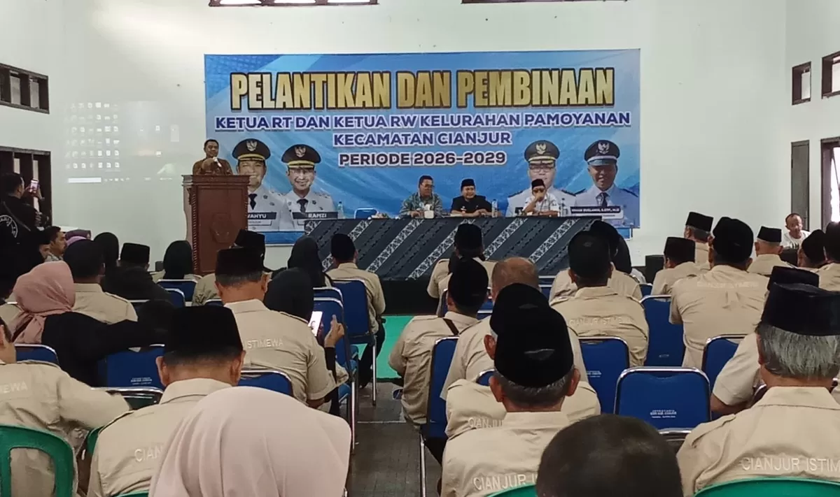 Lurah Pamoyanan lantik 83 Ketua RT dan RW. (FOTO: Ist)