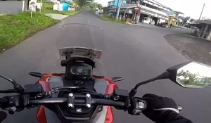 Tips Aman Berkendara ketika Melewati Persimpangan Huruf T atau Pertigaan