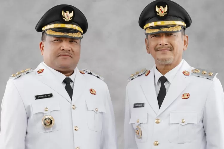 Bupati Bireuen terpilih H Mukhlis (kiri) dan Wakil Bupati Bireuen terpilih, Razuardi