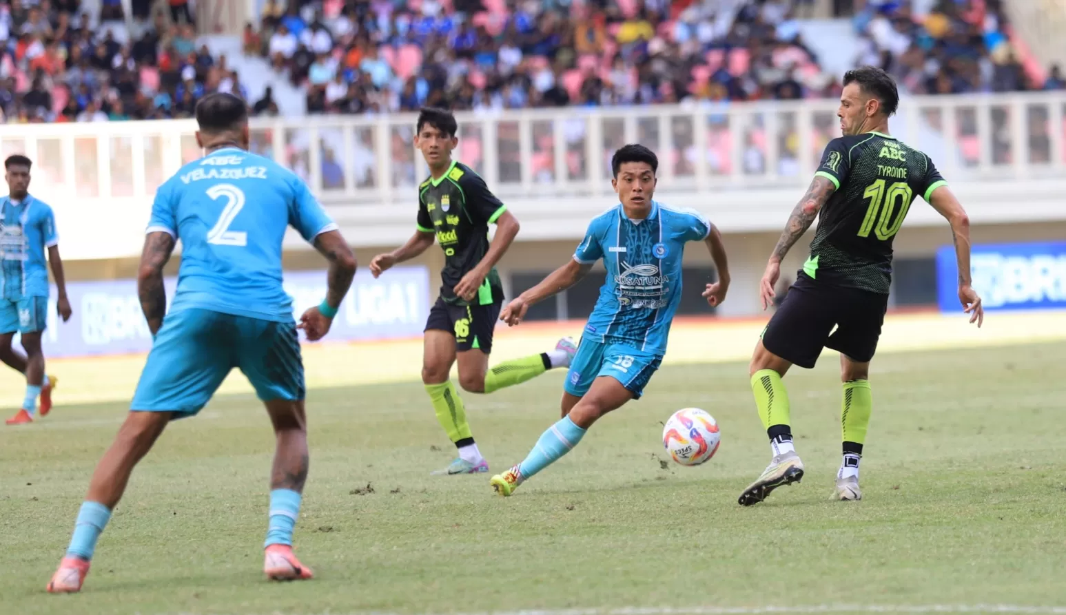PSBS Biak vs Persib di Stadion Lukas Enembe. (CENDERAWASIH POS/ERIANTO)
