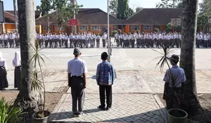 Upacara Harlah Pancasila Khidmat dan Penuh Makna, Kepala SMKN 3 Bondowoso Tegaskan Sari Pati Pancasila Adalah Gotong Royong