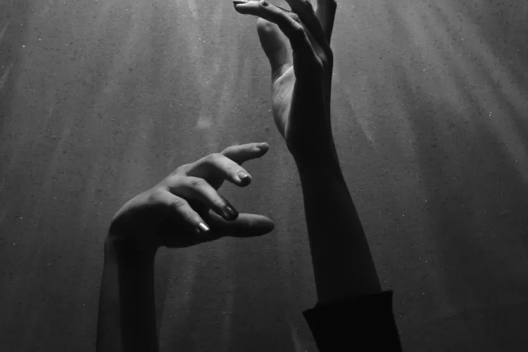 Ilustrasi orang tenggelam atau hanyut. (Unsplash.com/I Am Nah)