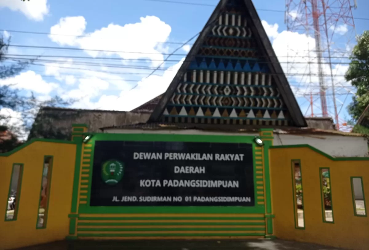 Tampak depan gedung DPRD Kota Padangsidimpuan (Lesmanan.H Nawacita)