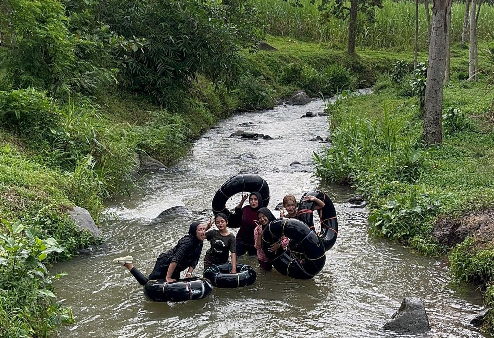 Menikmati Kesegaran Wisata Alami Aliran Kali di Bawah Bendungan Ngusri di  Gandusari Blitar - Blitar Kawentar