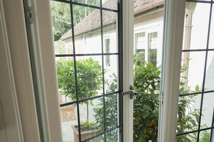 7 Ide Desain Jendela Anti-Mainstream, Kreasi Unik untuk Hunian Modern 2024.