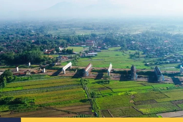 Ilustrasi pembangunan Jalan Tol Bayung Lencir-Tempino di Provinsi Jambi yang hampir selesai. Proyek rangkaian Jalan Tol Trans Sumatera (JTTS) ini akan dilanjutkan konstruksinya sampai Simpang Ness. (Instagram: pupr_bpjt)