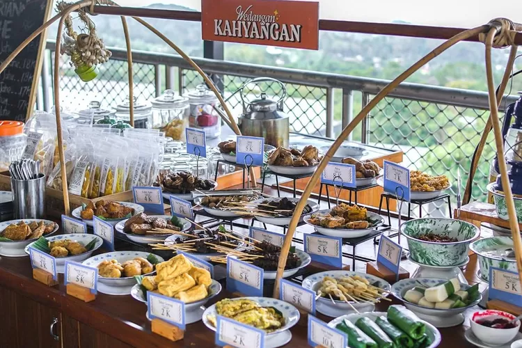 Kahyangan Terrace hidden gem terbaru di Bandungan yang cocok untuk nongkrong dan healing. (Instagram.com/kahyangan.terrace)