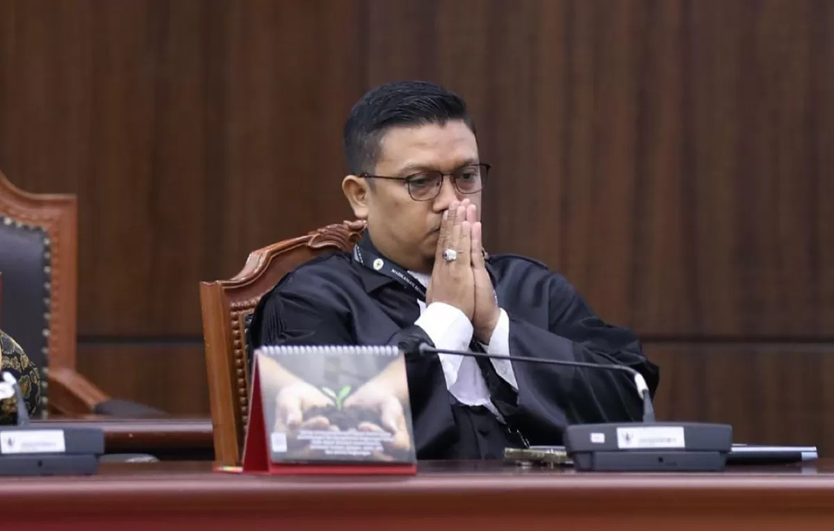 Hakim MK Adies Kadir saat proses sidang putusan. (IG Mahkamah Konstitusi)