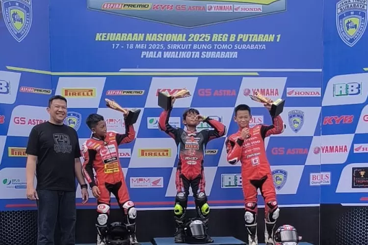 Honda Daya Jayadi Racing Team tampil penuh semangat di ajang Motoprix Region B Putaran Pertama di Sirkuit Glora Bung Tomo.
