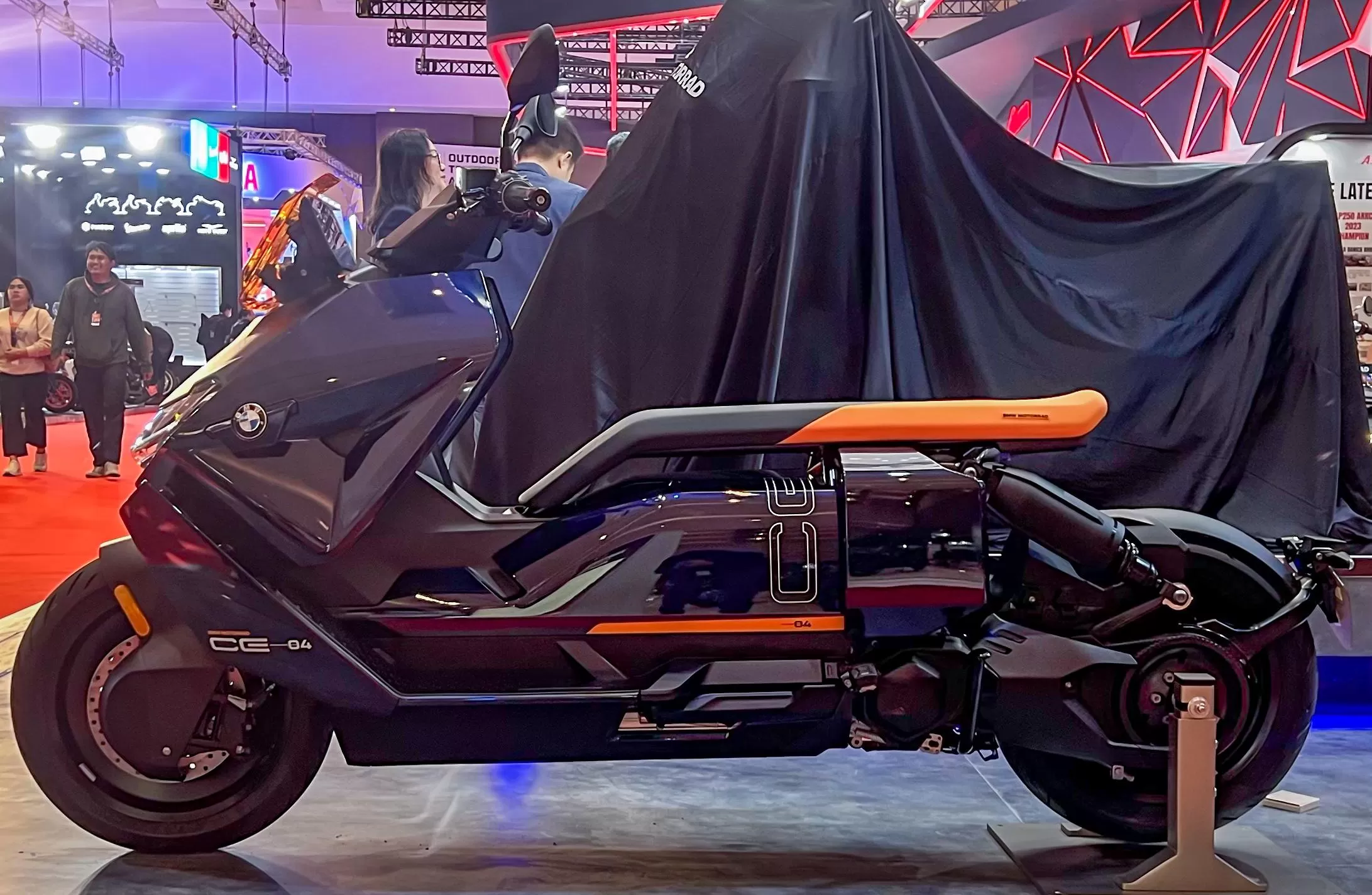 BMW CE 04 di IIMS 2024.