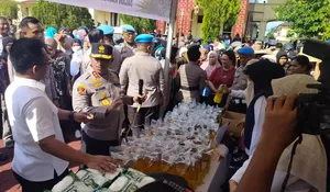 Kapolda Sultra Pantau Pasar Murah, Warga Antusias Berburu Kebutuhan Pokok