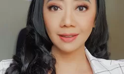 Tangis Haru Asri Welas di Sidang Perceraian: Perpisahan Setelah 17 Tahun Pernikahan dan Komitmen Tetap Jadi Orang Tua yang Baik