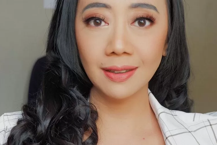 Tangis Haru Asri Welas di Sidang Perceraian: Perpisahan Setelah 17 Tahun Pernikahan dan Komitmen Tetap Jadi Orang Tua yang Baik (tangkap layar instagram @rezy_andria)