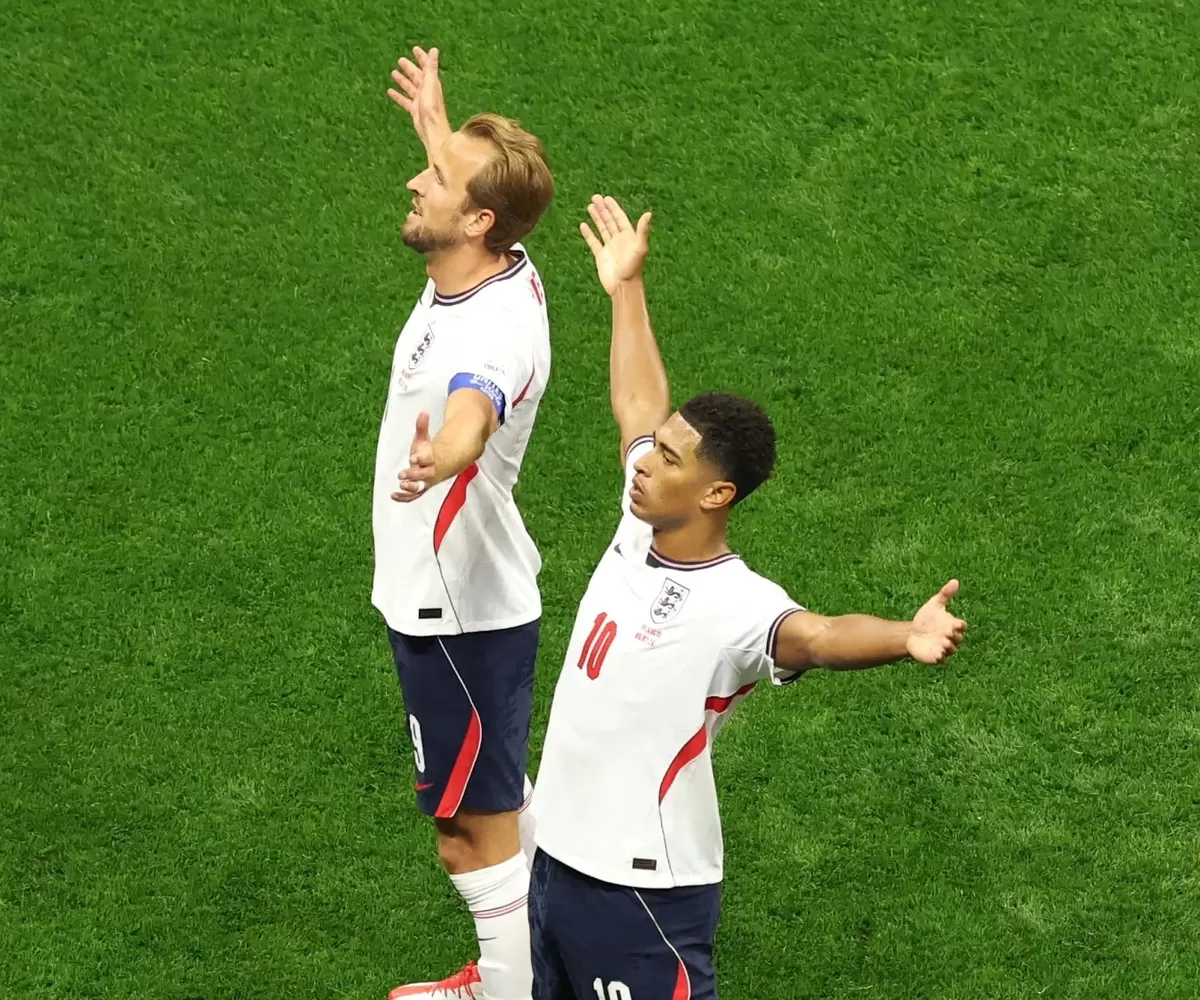 Jude Bellingham mencetak dua gol ke gawang Meksiko