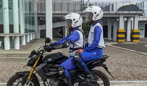 Tips Aman dan Nyaman Saat Dibonceng Sepeda Motor, ini yang Harus Diperhatikan