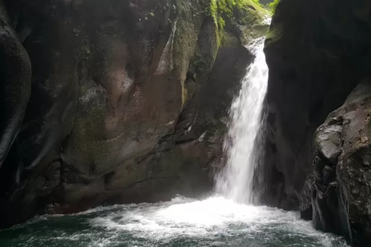 Dari Curug Sijeglong Hingga Curug Bidadari, Ini Daftar Objek Wisata Air