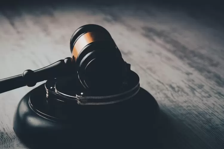 Foto Ilustrasi - Kopda Bazarsah dituntut hukuman mati terkait keterlibatan judi Sabung ayam dan penembakan polisi ( (Unsplash/Sasun Bughdaryan))