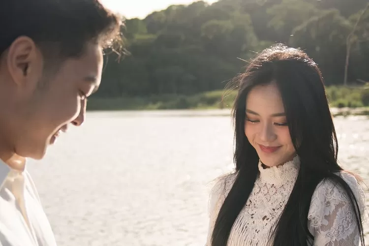 Jessica Jane resmi menerima lamaran Erwin Phang (Foto: Gorajuara/ Instagram/ @jessicajane99)