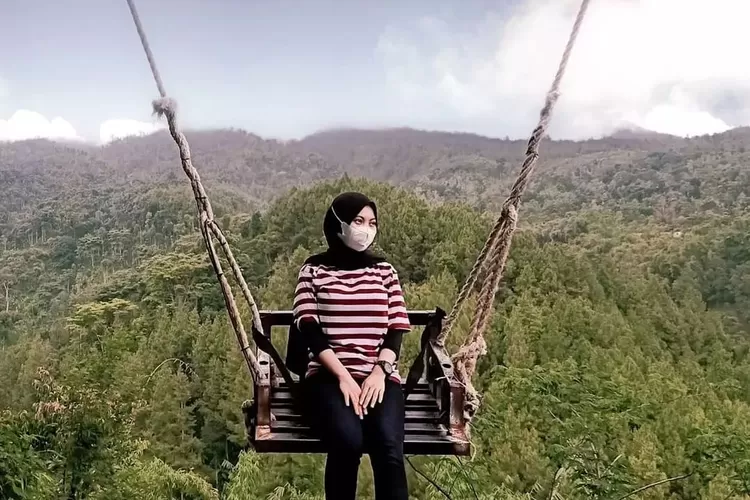 3 rekomendasi wisata di pasuruan (Sumber - Bukit Red Flower : Instagram @yoiki_pasuruan)