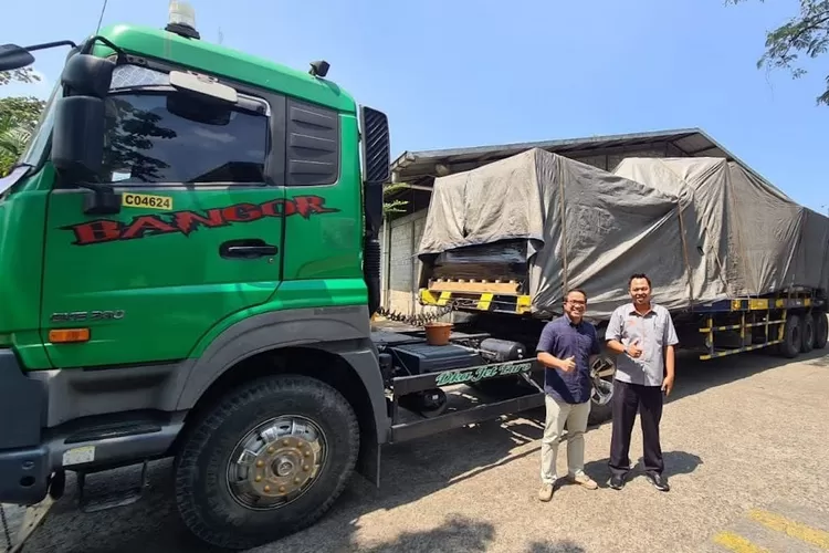 Cecep Yusup yang saat itu masih bekerja pada bagian pengantaran logistik besar di PT Pos Indonesia