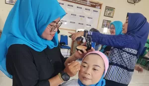 20 Perempuan Pangkalanjati Depok Dilatih Jago Bersolek, Lulus Dapat Sertifikat