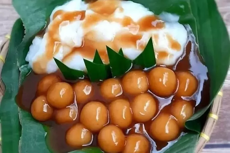Begini resep dan cara membuat bubur candil sumsum sebagai menu hajatan di rumah, mudah banget loh. (Instagram.com/ resepibukmertua)