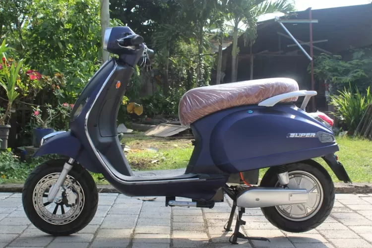 Punya Desain Mirip Vespa Bikin Motor Listrik Uwinfly T Ini Jadi