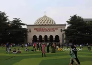 [FOTO] Potret Taman Alun-alun Bandung Saat Libur Tahun Baru 2024