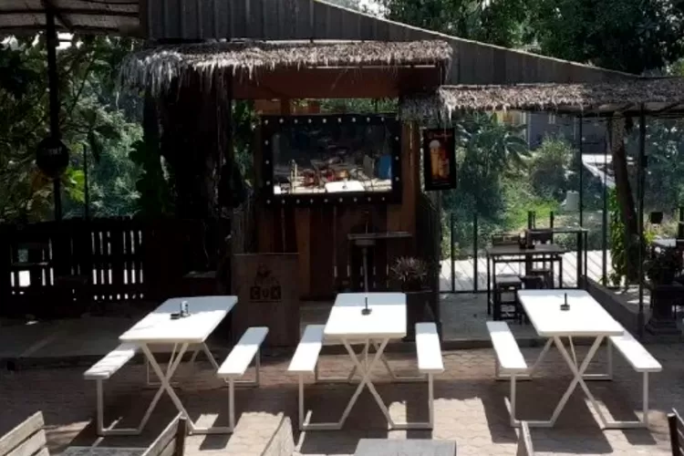 Rekomendasi cafe cozy dan instagramable di Rawalumbu Bekasi buat nongkrong dan bukber (Instagram/@komajunkyard)